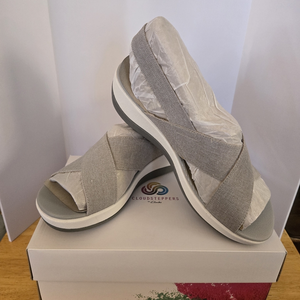 NEW Cloudsteppers Sandles